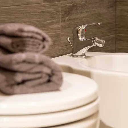 לינה וארוחת בוקר Romano Rooms 3*